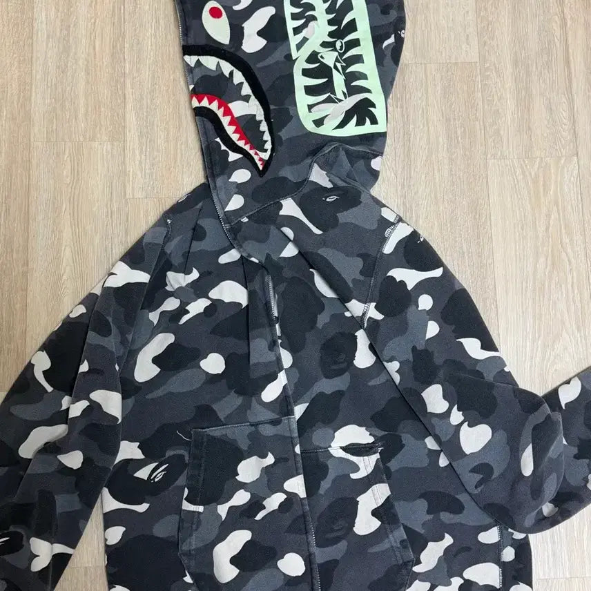 [BUNJANG] BAPE Shark Hoodie Zip-Up City Camo Glow-in-the-Dark Black L / 베이프 샤크 후드 후드집업 시티카모 야광 흑계 블랙 L 정품