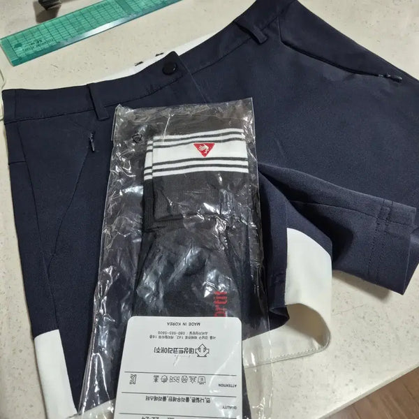 [BUNJANG] Descente Golf & Le Coq Sportif Golf Women's Set - Black Pants & Striped Socks / 데상트 골프 + 르꼬끄 골프