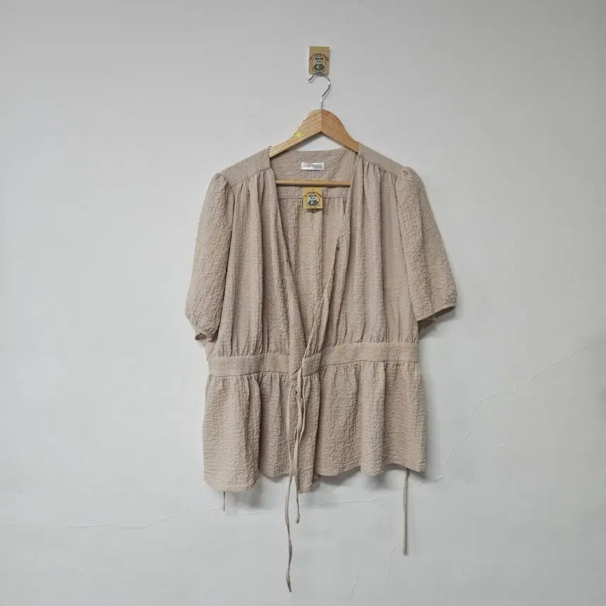 [BUNJANG] RIRINCO 100% Polyester Beige Blouse / RIRINCO 폴리에스터 100% 베이지 블라우스