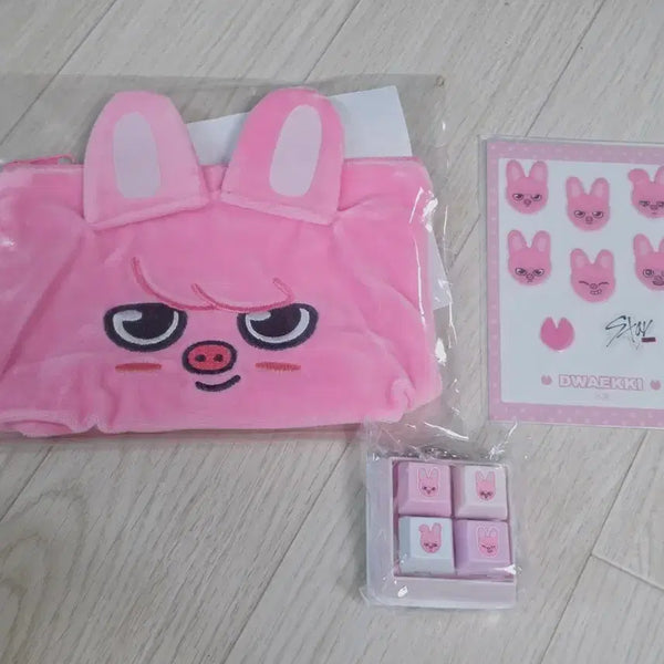 [BUNJANG] Stray Kids Changbin Dwaekki Kuji Keychain Pouch Sticker Bundle Set / 스트레이키즈 창빈 스키주 돼끼 쿠지 키링 파우치 스티커 일괄
