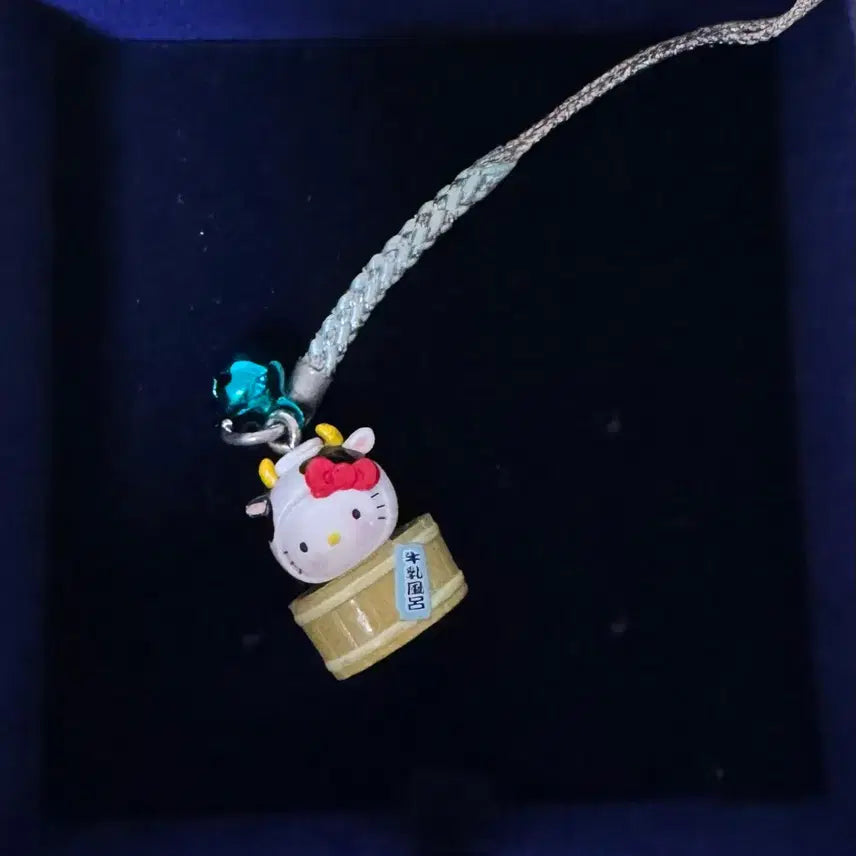 [BUNJANG] Sanrio Hello Kitty Cow Strap Charm / 젖소키티 키티 스트랩 키링