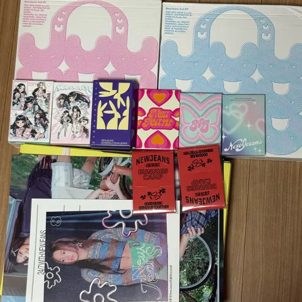 [BUNJANG] NewJeans Season's Greetings Postcard Bundle Set / 뉴진스 앨범 시그 엽서 일괄 양도해요