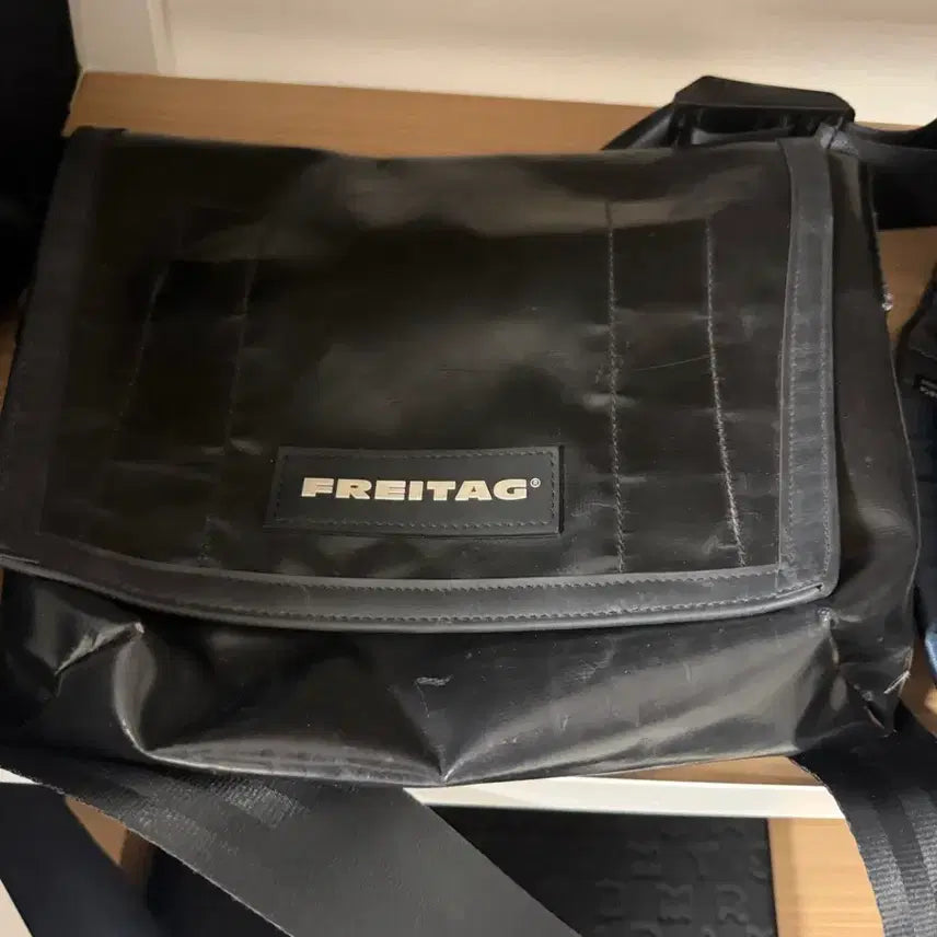 [BUNJANG]  Freitag Ramsay Messenger Bag Black / 프라이탁 라씨 메신저백 블랙