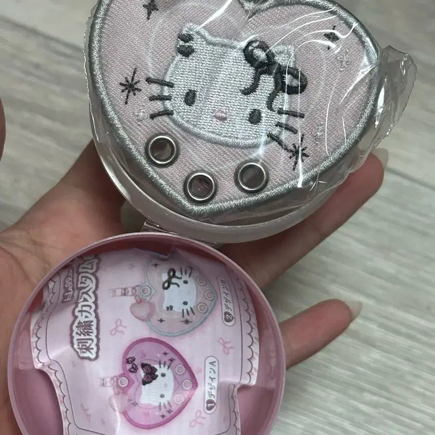[BUNJANG] Sanrio Pink Kitty Embroidered Gacha Keyring / 산리오 핑크 키티 자수 가챠 키링