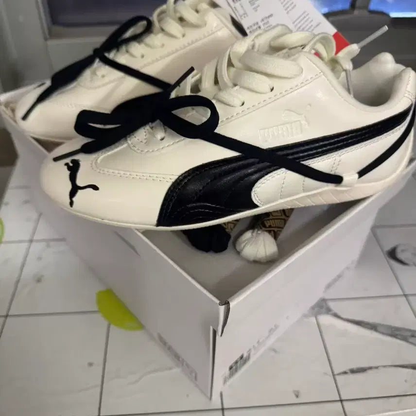 [BUNJANG] Puma x Rosé Speedcat Lea Warm White Black Sneakers (240mm) / (W) 푸마 x 로제 스피드캣 LEA 웜 화이트 블랙 240mm