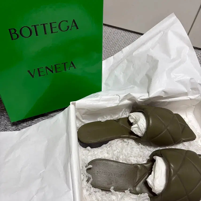 [BUNJANG] Bottega Veneta Padded Flat Sandals Khaki / 보테가베네타 패딩플렛