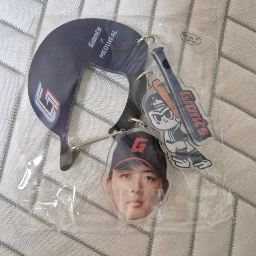 [BUNJANG] Medihill Kim Won-joong KBO Carabiner Keyring (Sealed) / [미개봉] 메디힐 김원중 KBO 키링 카라비너