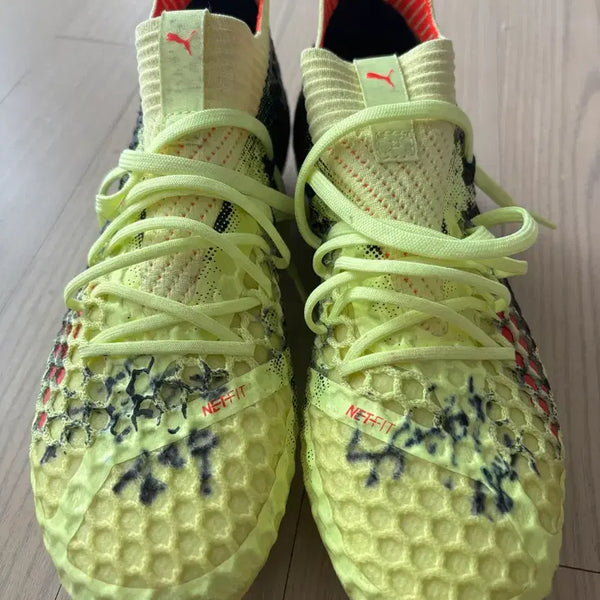 [BUNJANG] Kim Jin-su Signed Match-Worn Football Boots (Size 260) / 김진수 선수 국대 실착 친필사인 축구화 사이즈 260 선수분께 직접 받았던거 입니다.선수분이 실제로 착용하셔서 사용감이 적음입니다 참고 부탁드립니다