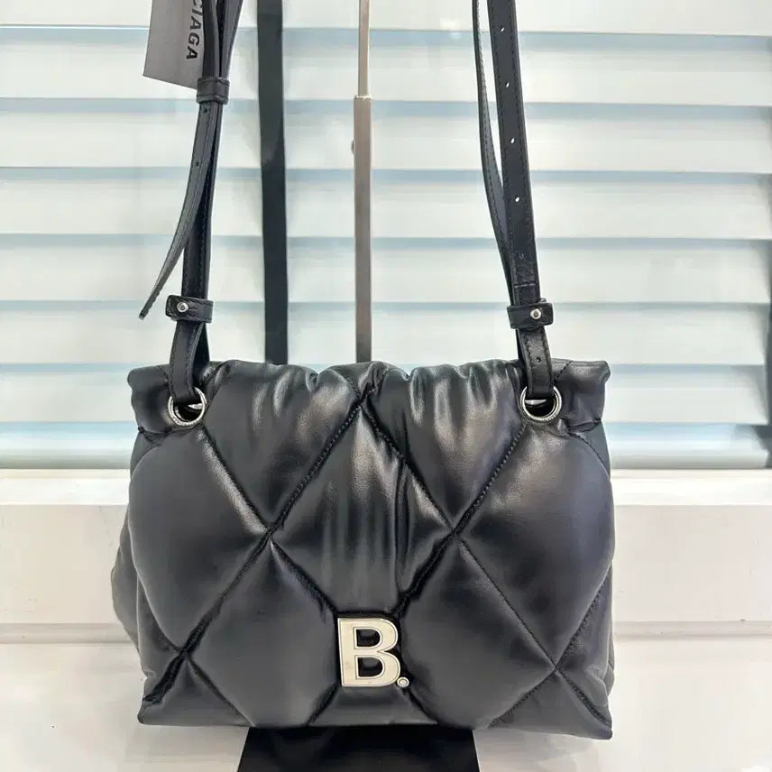 [BUNJANG] Balenciaga B Touch Puppy Shoulder Bag Puffer Padding Bag / 발렌시아가 B 터치 퍼피 숄더백 푸퍼 패딩백(급처)