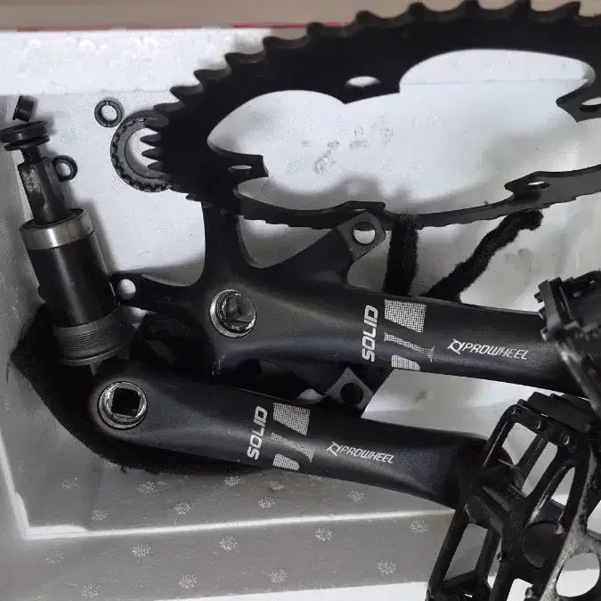 [BUNJANG] Solid Crankset with BB and Pedals / 솔리드 크랭크셋