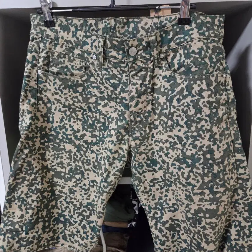 [BUNJANG] Carhartt Camouflage Cargo Shorts / 칼하트  반바지 카모플라쥬