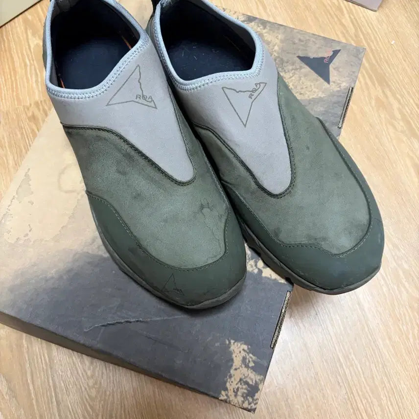 [BUNJANG] ROA Soles Slip-on Shoes Khaki Size 41 / Roa 솔레 슬립온41사이즈