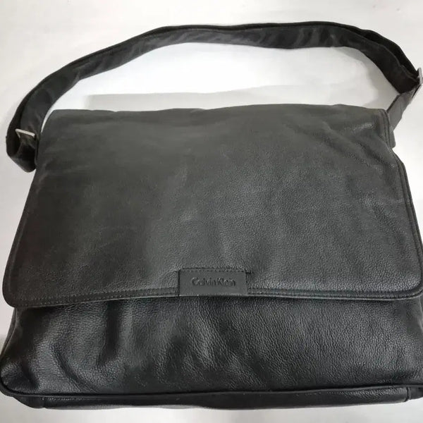 [BUNJANG] Calvin Klein Men's Black Leather Messenger Bag / 캘빈클라인 남성 블랙 가죽 메신저백