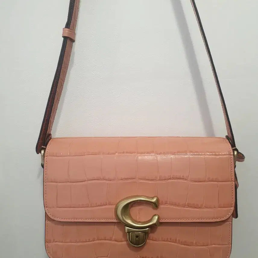 [BUNJANG] Coach Studio Shoulder Bag Light Coral Crocodile Pattern / 코치 스튜디오 숄더백