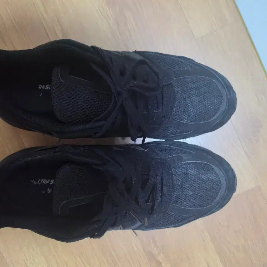 [BUNJANG] New Balance Black Sneakers / 뉴발란스 검정