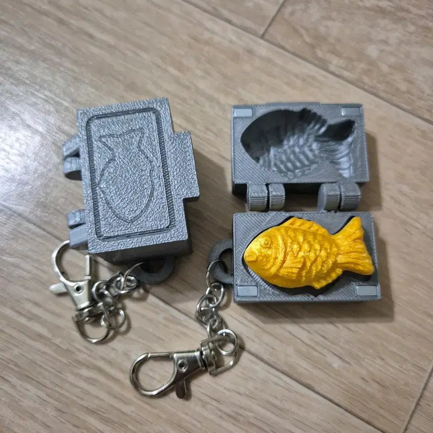 [BUNJANG] Fish-Shaped Bread Clicker Keychain / 붕어빵 클리커 키링