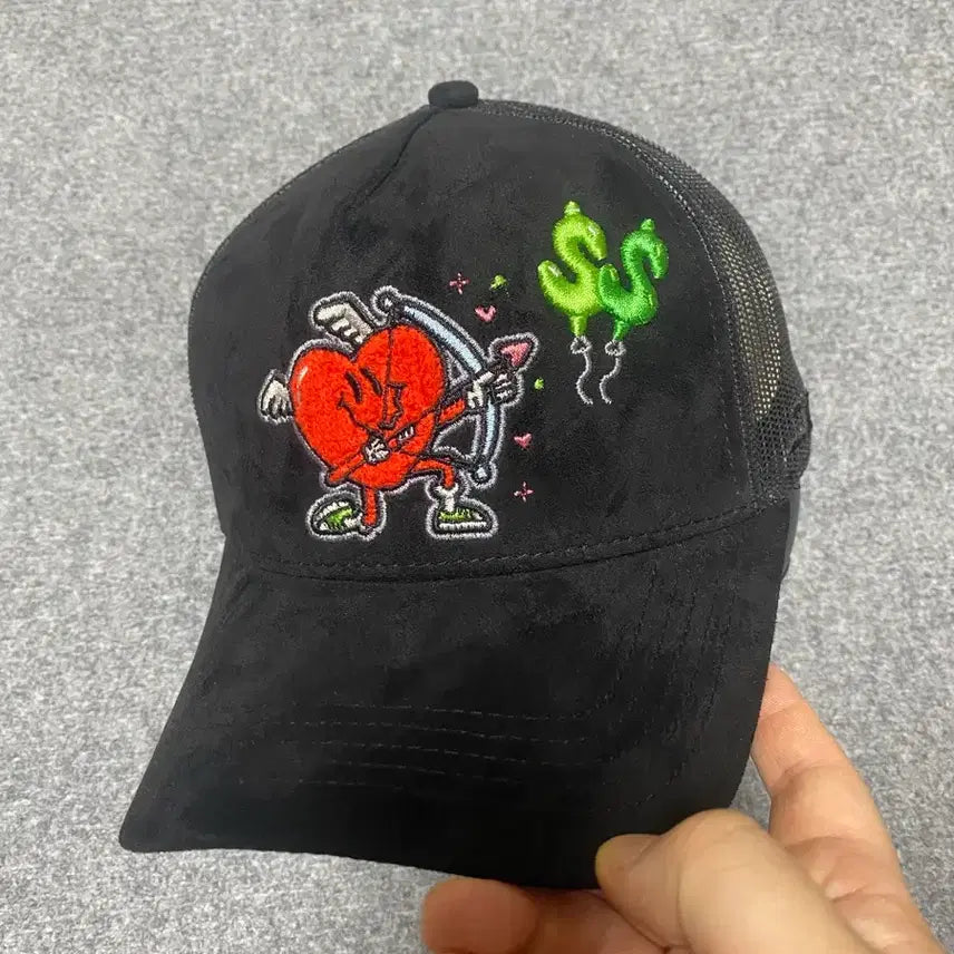 [BUNJANG] JC HATS Cupid Heart Black Suede Trucker Mesh Cap / JCHATS 큐피드 하트 블랙 스웨이드 트러커 메쉬캡