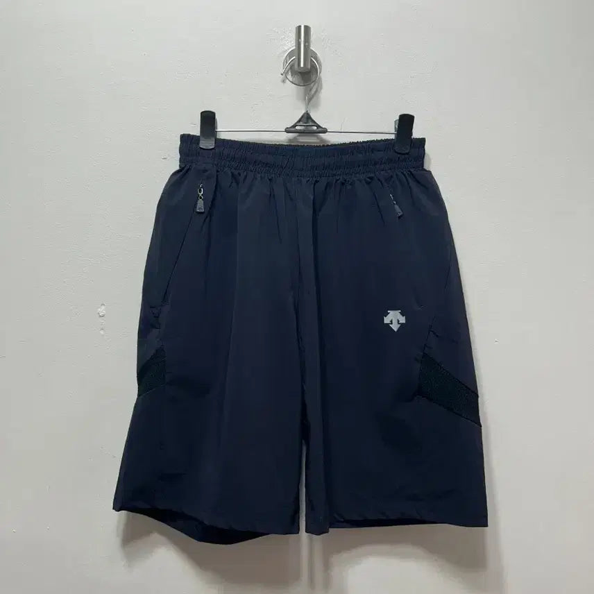 [BUNJANG] Descente Navy Shorts (M) / 데상트 반바지 네이비 M