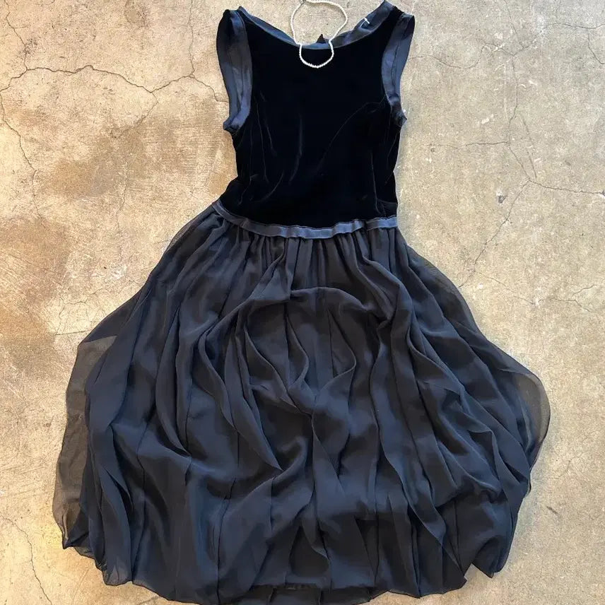 [BUNJANG] Hugo Boss Black Velvet Combination Sleeveless Dress / 휴고보스 Hugo Boss 블랙 벨벳콤비 백슬릿 슬리브리스 원피스
