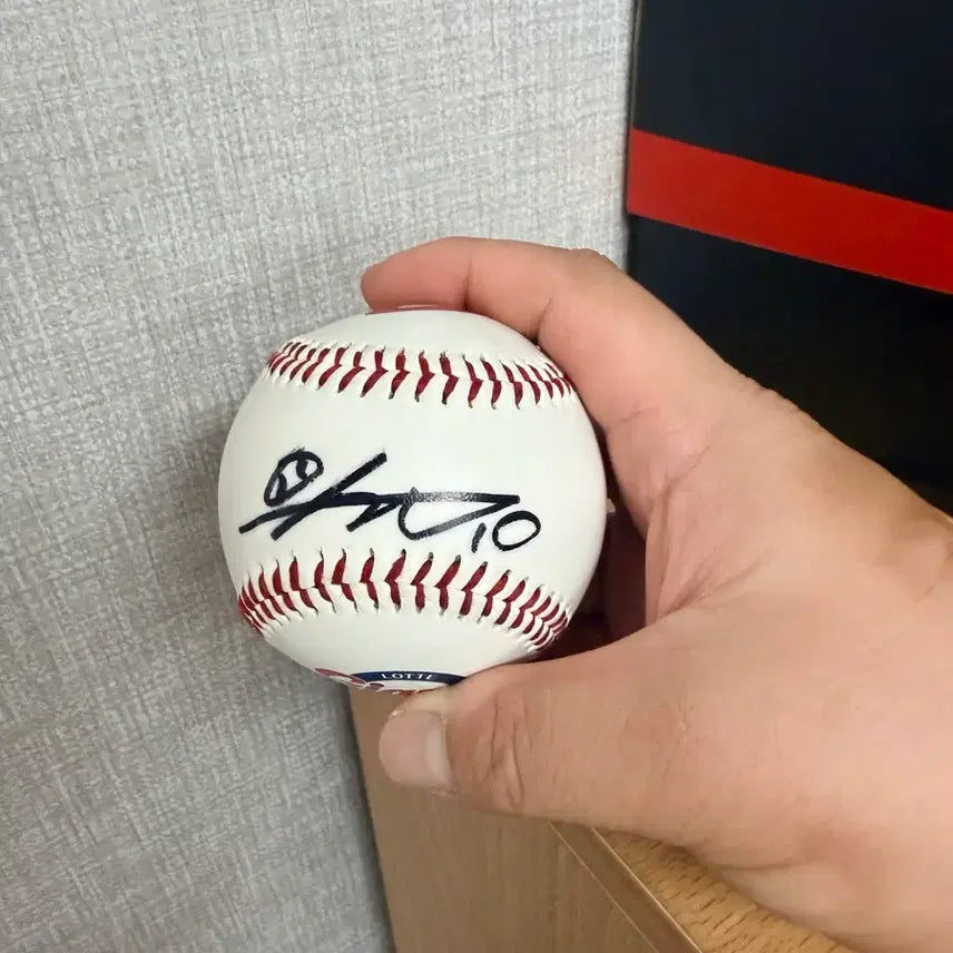 [BUNJANG] Lotte Giants Legend Lee Dae-ho Autographed Baseball / 롯데자이언츠 레전드 이대호 친필싸인볼