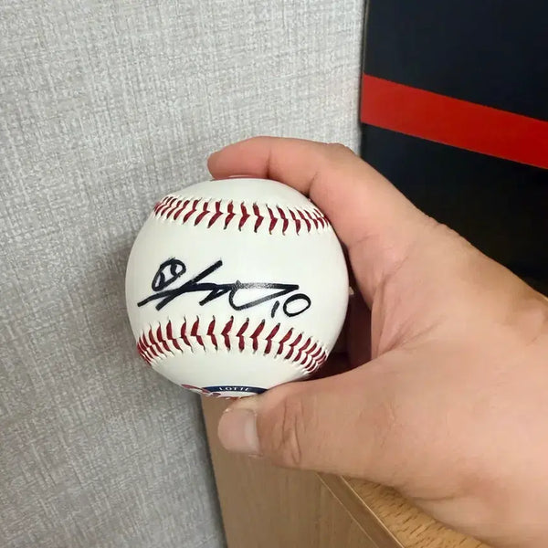 [BUNJANG] Lotte Giants Legend Lee Dae-ho Autographed Baseball / 롯데자이언츠 레전드 이대호 친필싸인볼