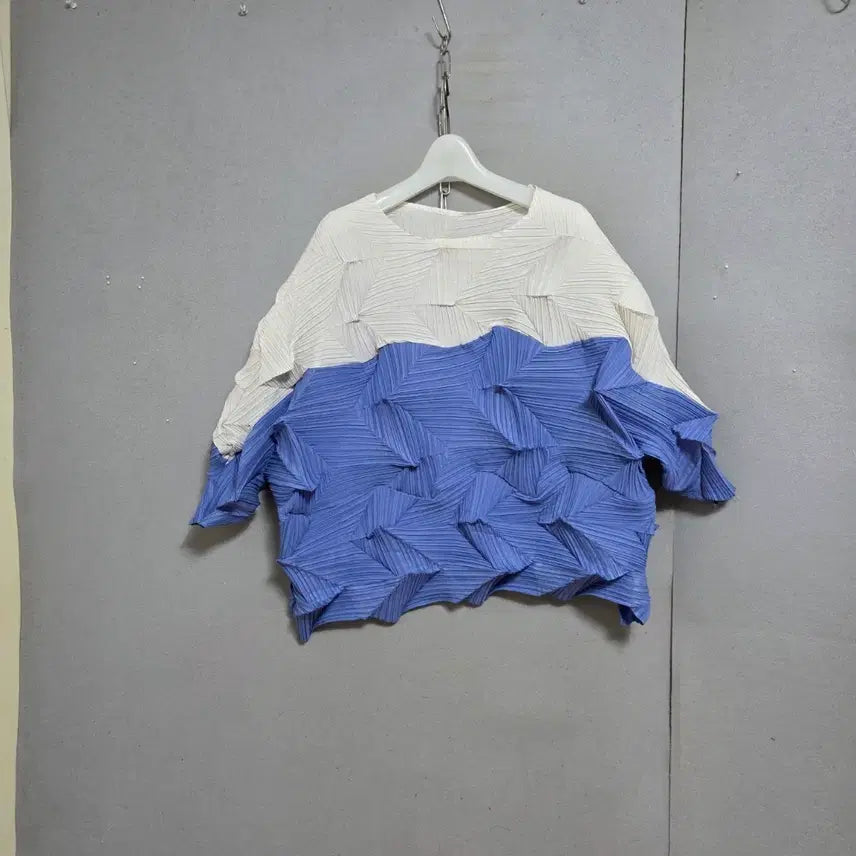 [BUNJANG] Pleated T-Shirt with 3D Detail / 입체감포인트 플리츠 티셔츠 FF  n7406