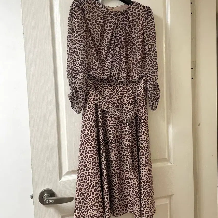 [BUNJANG] MINIMUM Leopard Shirring Flare Midi Dress / MINIMUM 레오파드 7부 셔링 플레어 미디 롤 원피스