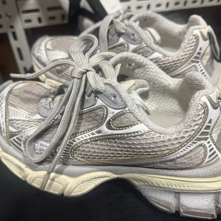 [BUNJANG] Balenciaga 3XL Eggshell Sneakers / 발렌시아가 3XL 에그쉘 스니커즈 36