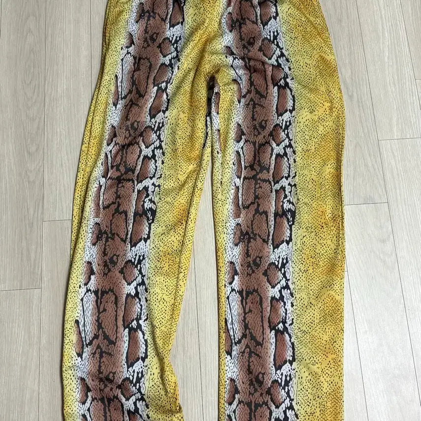 [BUNJANG] Yellow Snakeskin Pattern Training Pants / 뱀피 패턴 트레이닝 바지 옐로우