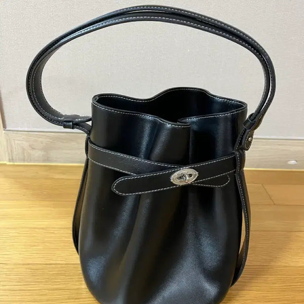 [BUNJANG] OSTKAKA Classic Belt Bucket Bag Black / 오스트카카 클래식 벨트 버킷백