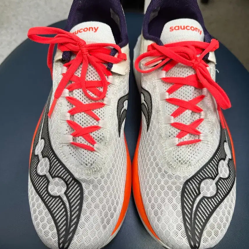 [BUNJANG] Saucony Endorphin Pro 4 White/Orange Running Shoes (290mm) / 써코니 엔돌핀 프로4 화이트/오렌지 290mm
