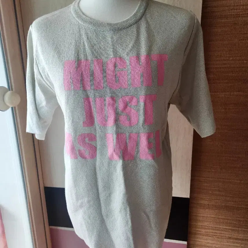 [BUNJANG] Silver Pearl Knit Short Sleeve T-Shirt with Pink Lettering / 실버 펄 니트 반팔 티셔츠 핑크 레터링