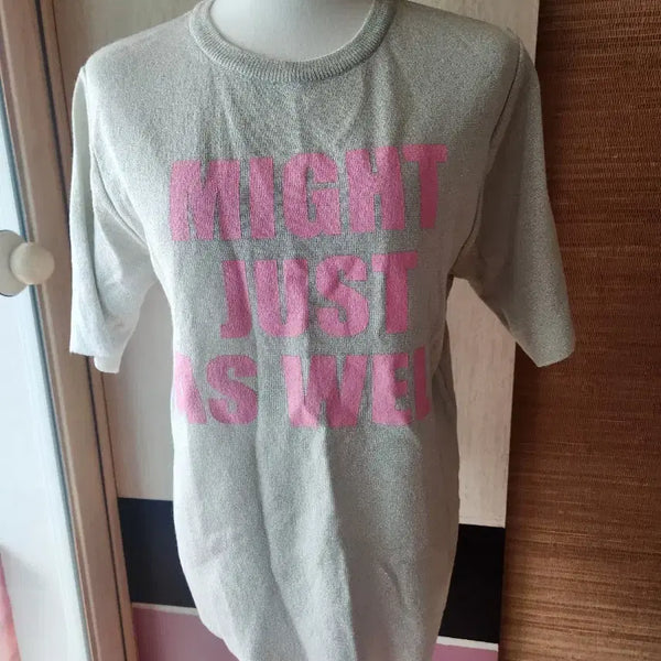 [BUNJANG] Silver Pearl Knit Short Sleeve T-Shirt with Pink Lettering / 실버 펄 니트 반팔 티셔츠 핑크 레터링