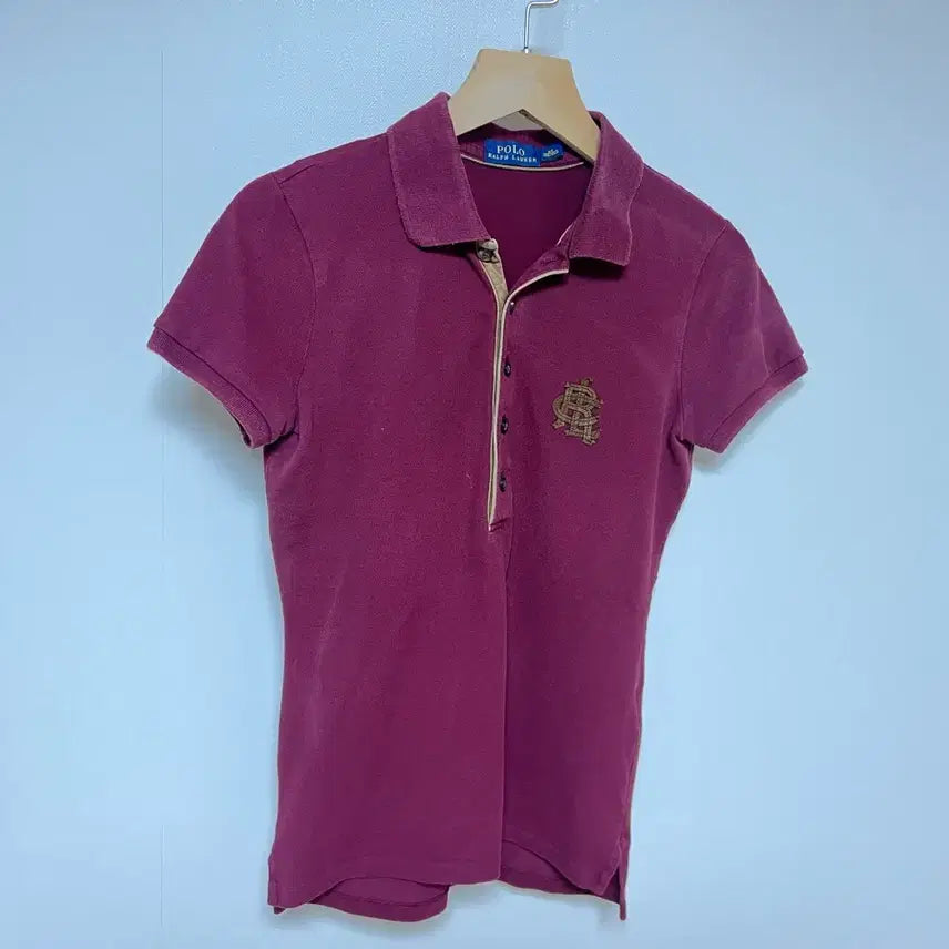 [BUNJANG] Polo Ralph Lauren Women's Burgundy Leather Lettering Short Sleeve Polo Shirt (XS) / [정품] 폴로 랄프로렌 여성 버건디 레더레터링 반팔 PK 카라티 (XS)