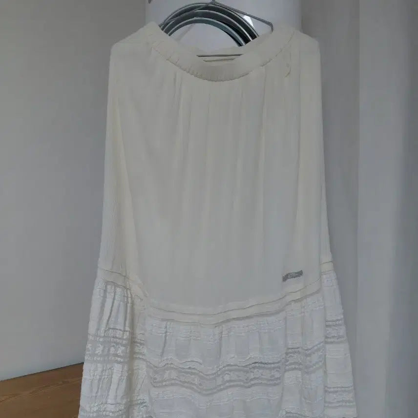 [BUNJANG] Thursday Island White Lace Frill Long Skirt / 써스데이아일랜드 치마 65  29까지?