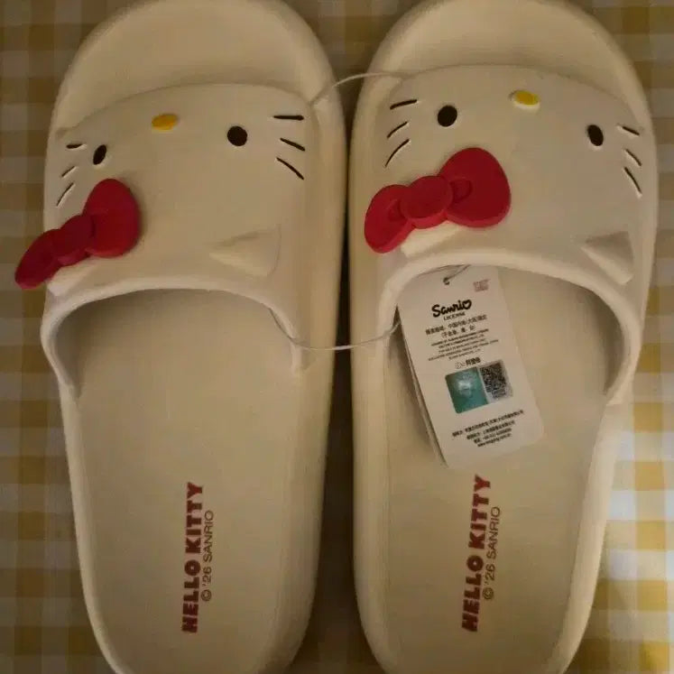 [BUNJANG] Hello Kitty Slippers Ivory 255mm (New) / 헬로키티 슬리퍼 아이보리 255mm (새상품)