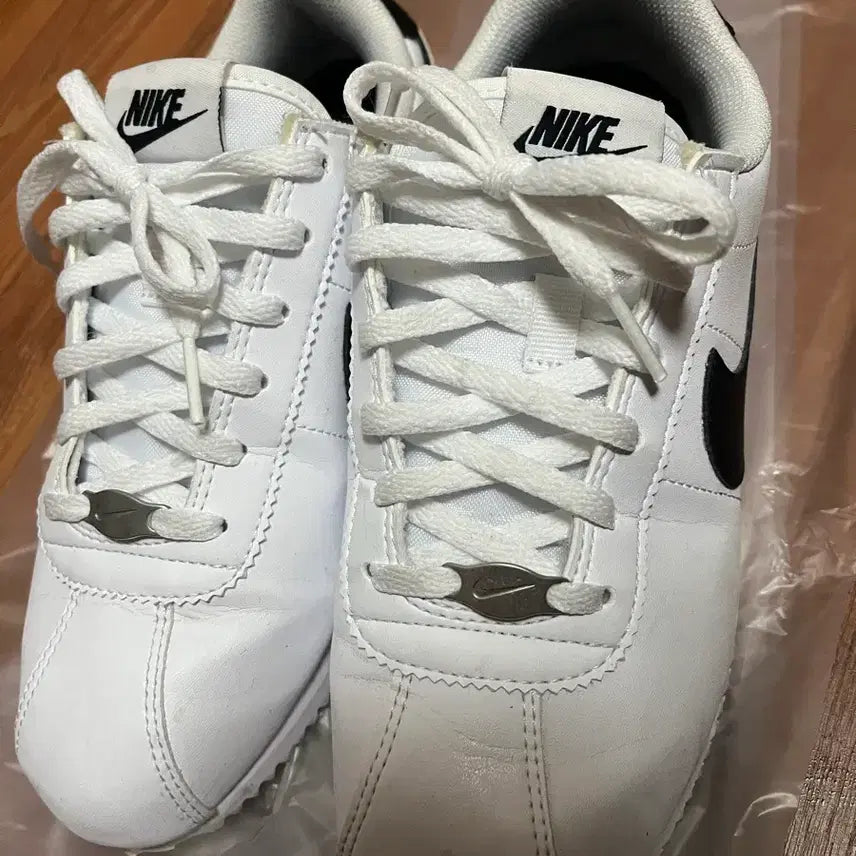 [BUNJANG] Nike Cortez Junior (235) White/Black IH7653-105 / 나이키 코르테즈(주니어, 235)