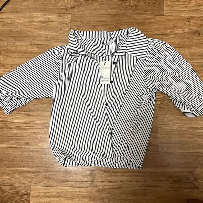 [BUNJANG] Le shop Women's Short Sleeve Striped Shirt / [Le shop]여성 반팔 셔츠(새상품)