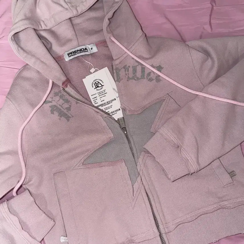 [BUNJANG] Frenuda Cut-Out Star Hoodie Zip-Up Pink Crop / 프렌다 컷 아웃 스타 후드집업 핑크 크롭