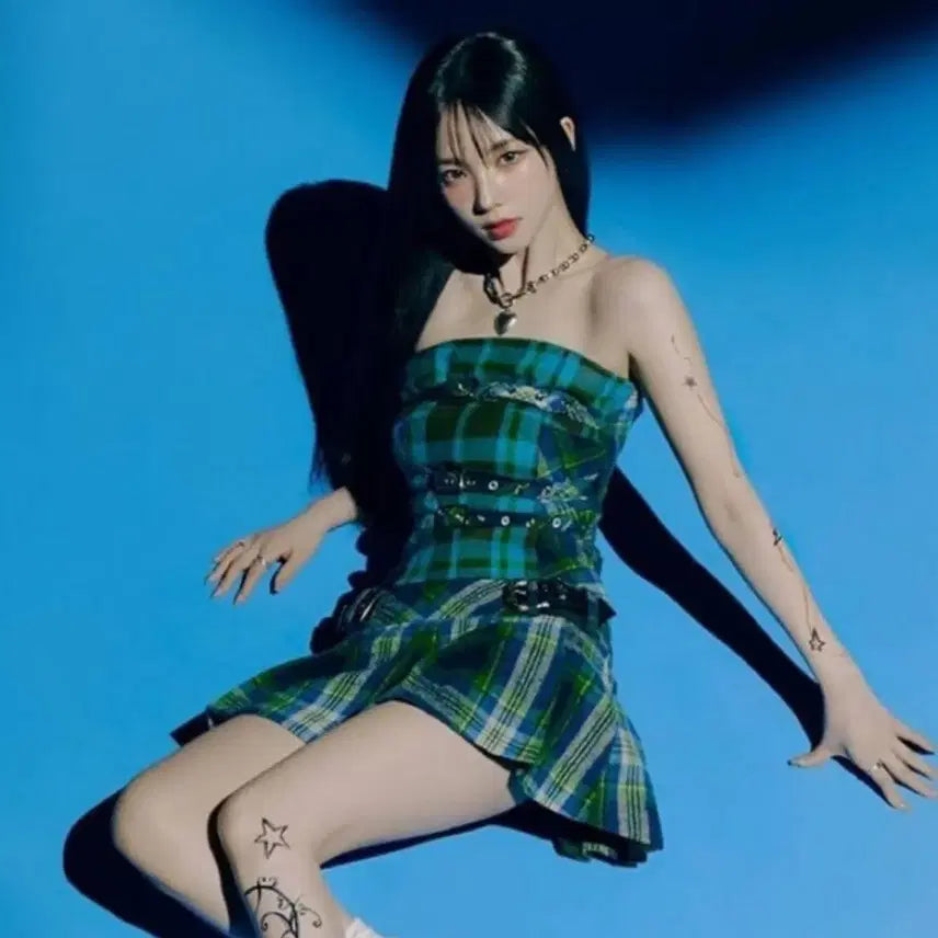 [BUNJANG] Belle Black Sleeveless Checkered Top with Belt / 러프넥 벨트 슬리브리스 체크 탑