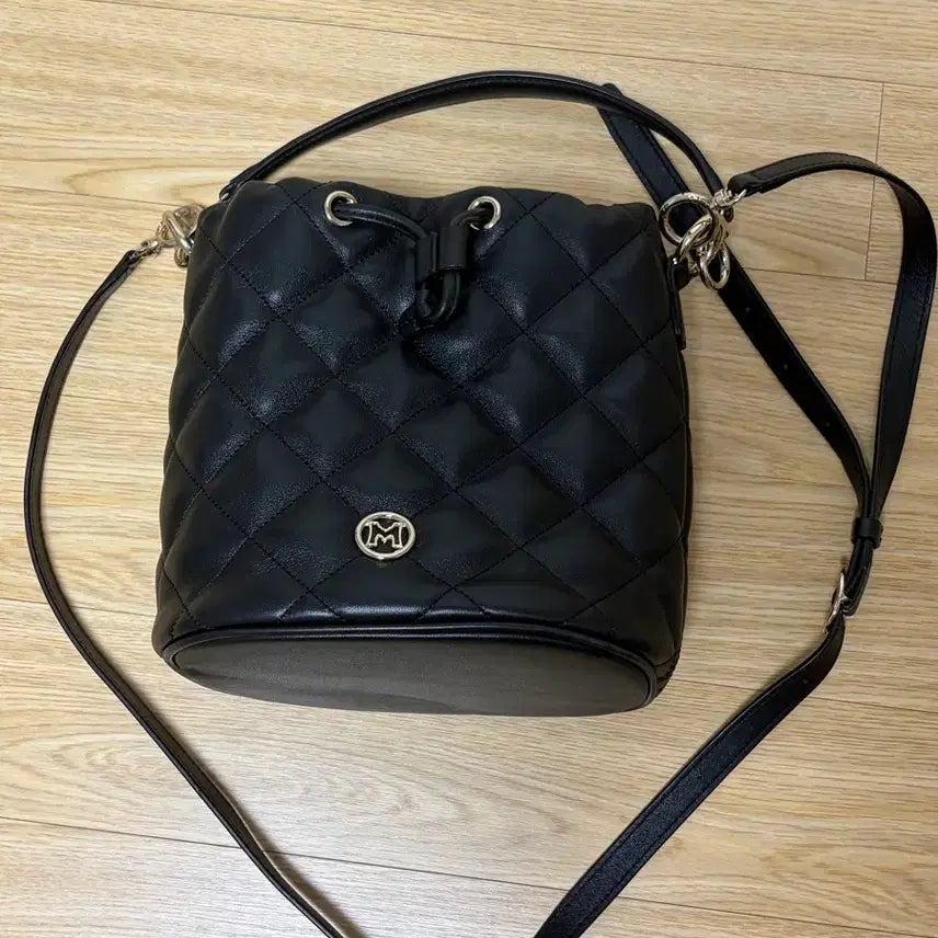 [BUNJANG] MCM Quilting Crossbody Bag / 메트로시티