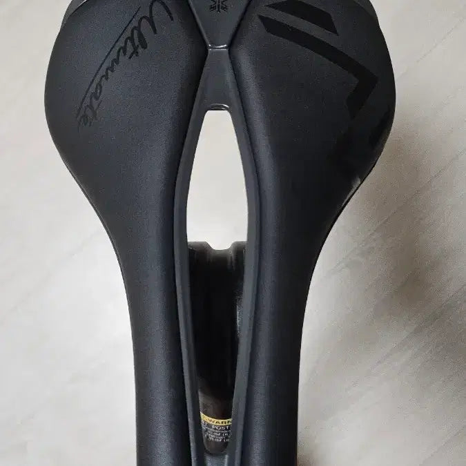 [BUNJANG] RYET Saddle, Specialized Seatpost, Specialized Handlebar Set / 자전거 부품(안장,싯포,핸들셋)