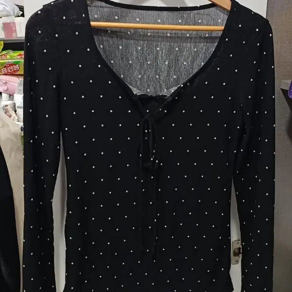 [BUNJANG] Black Long Sleeve with White Dots / 블랙 도트 롱슬리브