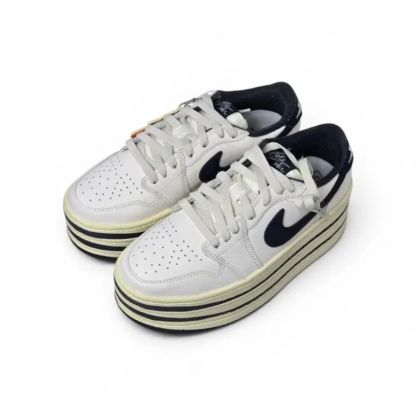 [BUNJANG] Nike Air Jordan 1 Triple Stack SE Coconut Milk Women's Sneakers (Size 250) / 250 조던 트리플 아이돌신발 커팅박스