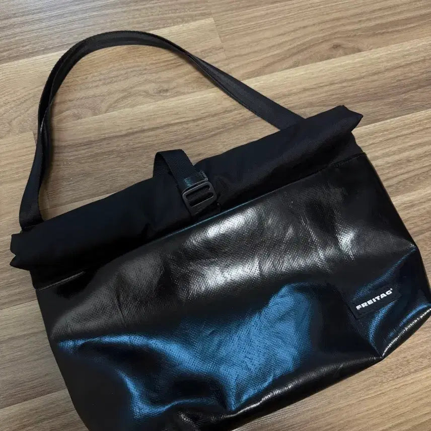 [BUNJANG] Freitag Rollin All Black Messenger Bag / 프라이탁 롤린 올블랙