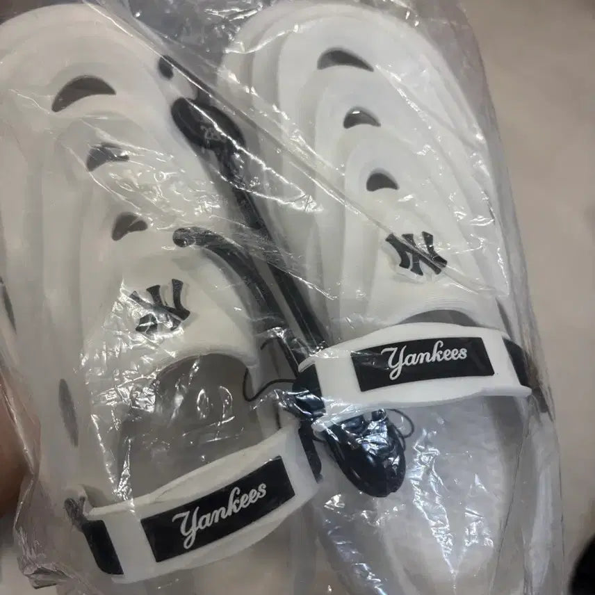 [BUNJANG] MLB White Slippers / MLB 슬리퍼 화이트