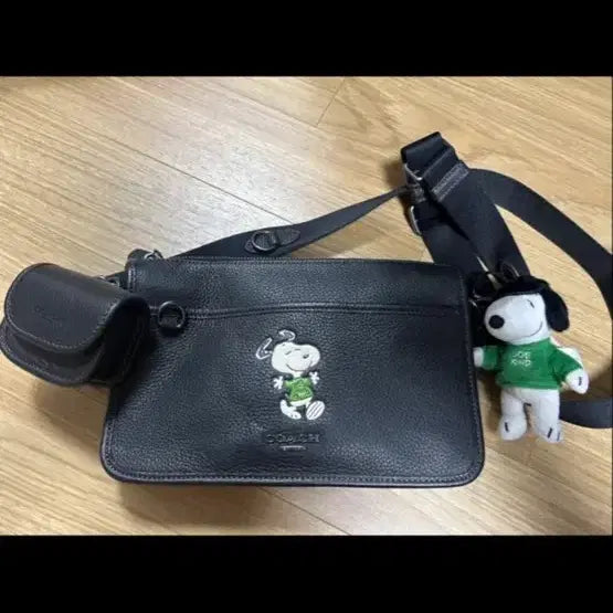 [BUNJANG] Coach x Snoopy Crossbody Bag Black / 코치 스누피 크로스백 블랙