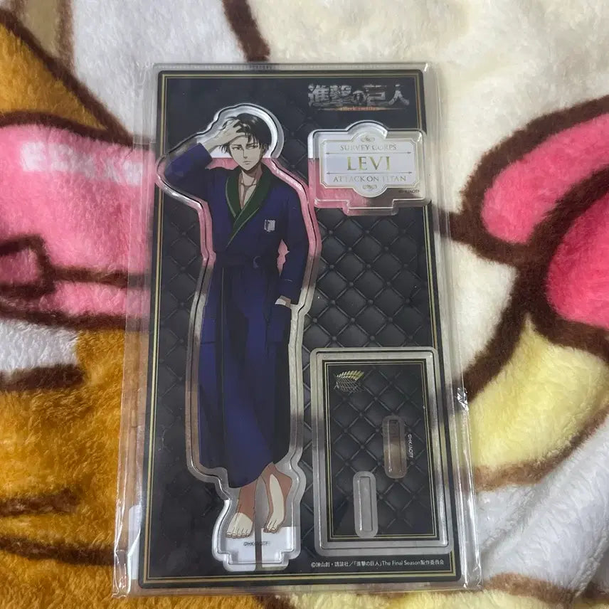 [BUNJANG] Attack on Titan Levi Gown Acrylic Stand / (마지막 가격내림) 진격의 거인 리바이 가운 아크릴