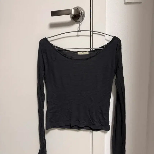 [BUNJANG] Off-the-Shoulder T-Shirt / 오프숄더 티셔츠