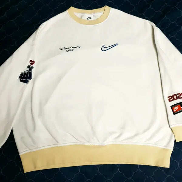 [BUNJANG] Nike Essential Pullover Swoosh Multi-Patch Crewneck Sweatshirt (L) / 나이키 에센셜 풀오버 스우시 멀티패치 크루넥 맨투맨 (L)